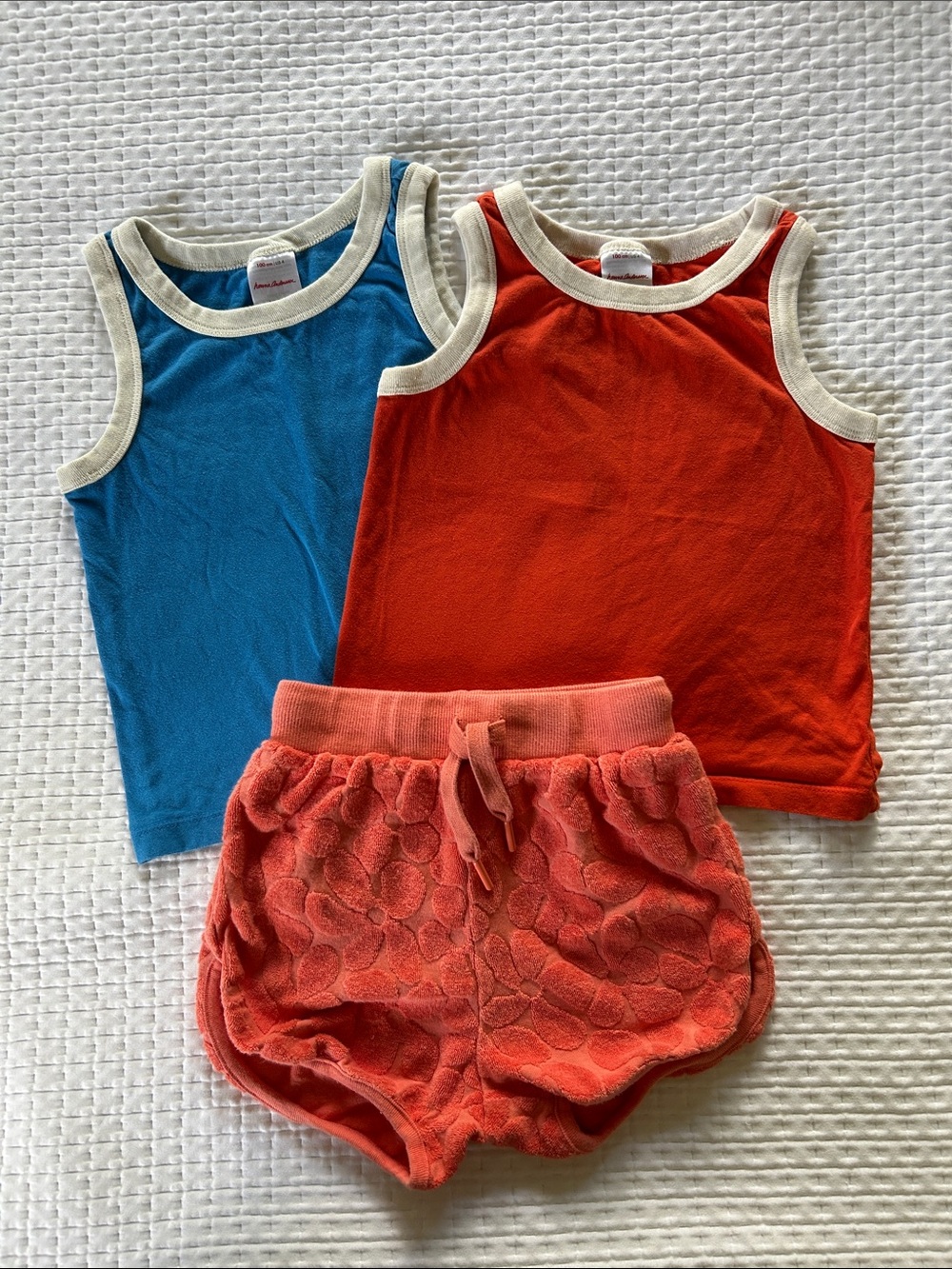 Hanna Andersson girls 3 piece bundle w/2 tanks and shorts size 4